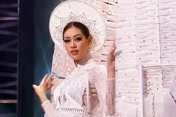 Khanh Van trong dem thi trang phuc dan toc o Hoa hau Hoan vu hinh anh