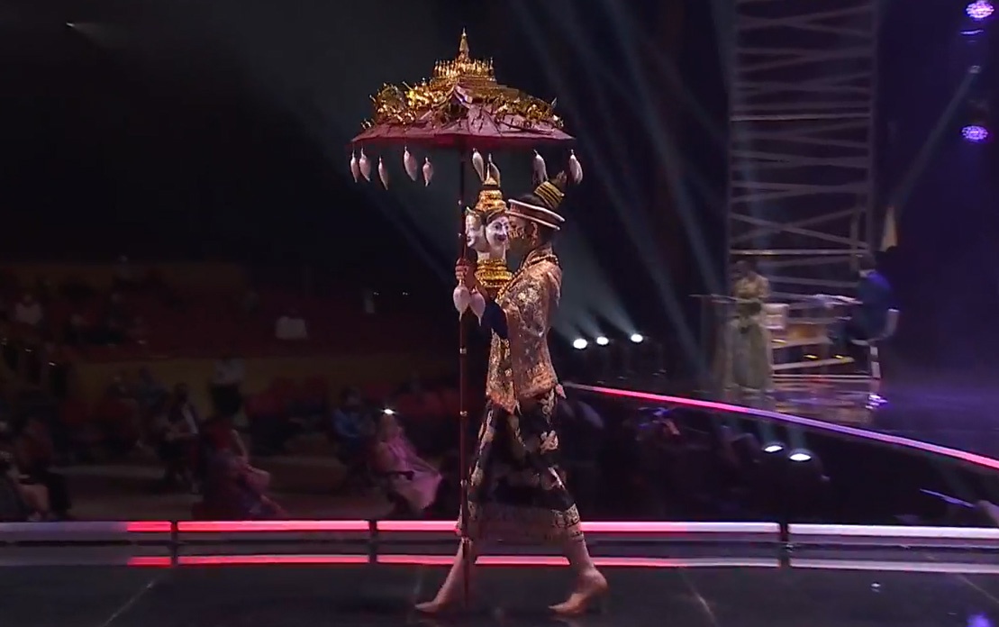 Khanh Van thi trang phuc dan toc Miss Universe anh 6