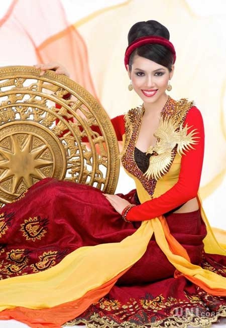 Trang phục dân tộc Miss Universe Hoa hậu Hoàn vũ ảnh 3 Trang phuc dan toc Miss Universe Hoa hau Hoan vu anh 3