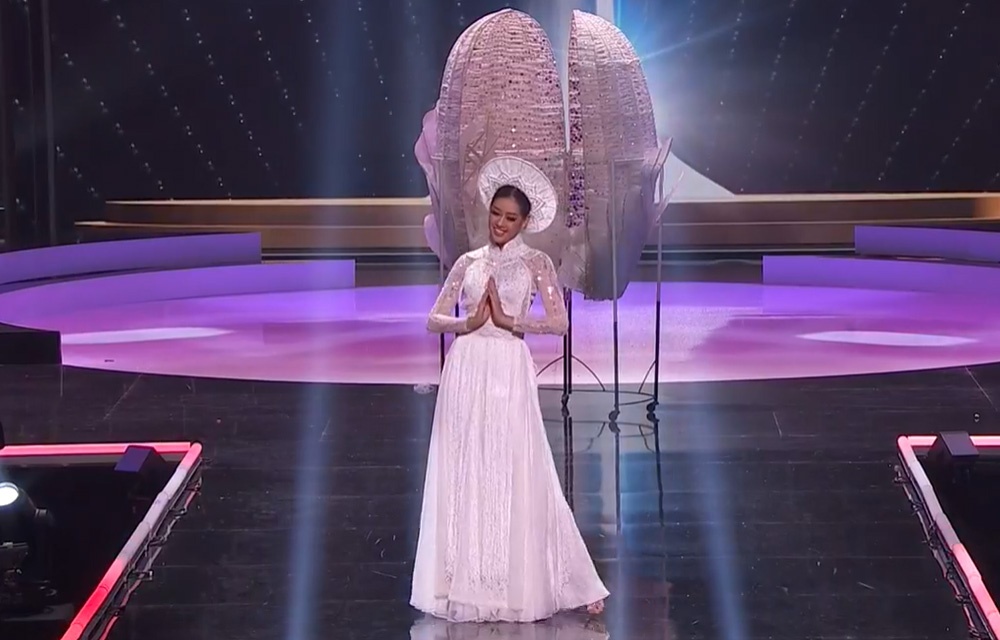 Khanh Van thi trang phuc dan toc Miss Universe anh 2