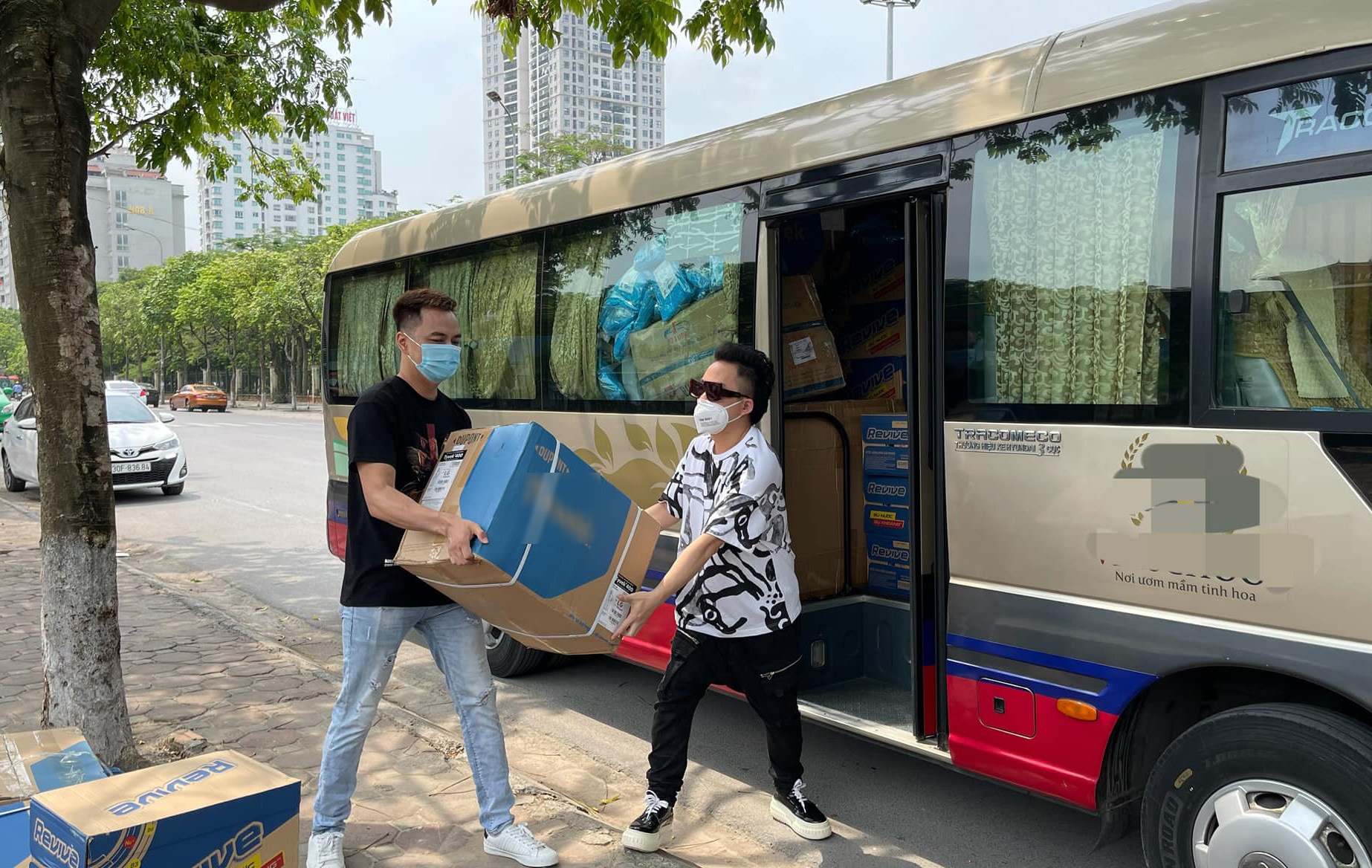 Nghe si ung ho chong dich Covid-19 Tung Duong anh 1