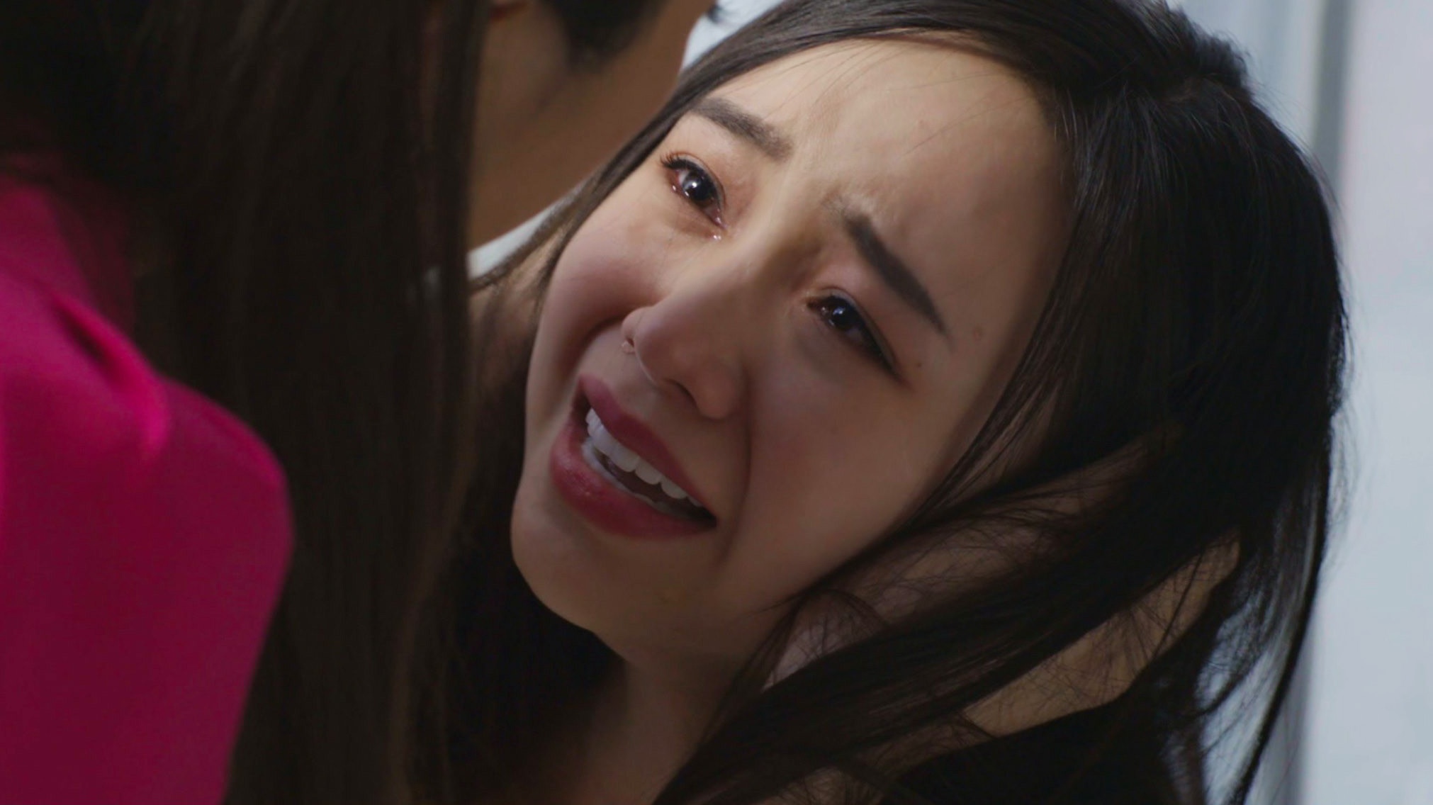 Quynh Kool chia se hau truong canh phim bi danh ghen hinh anh