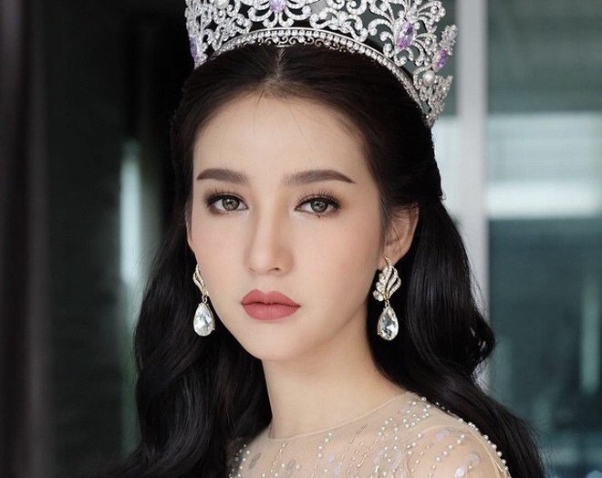 Hoa hau Chuyen gioi Quoc te 2021 hoan to chuc hinh anh