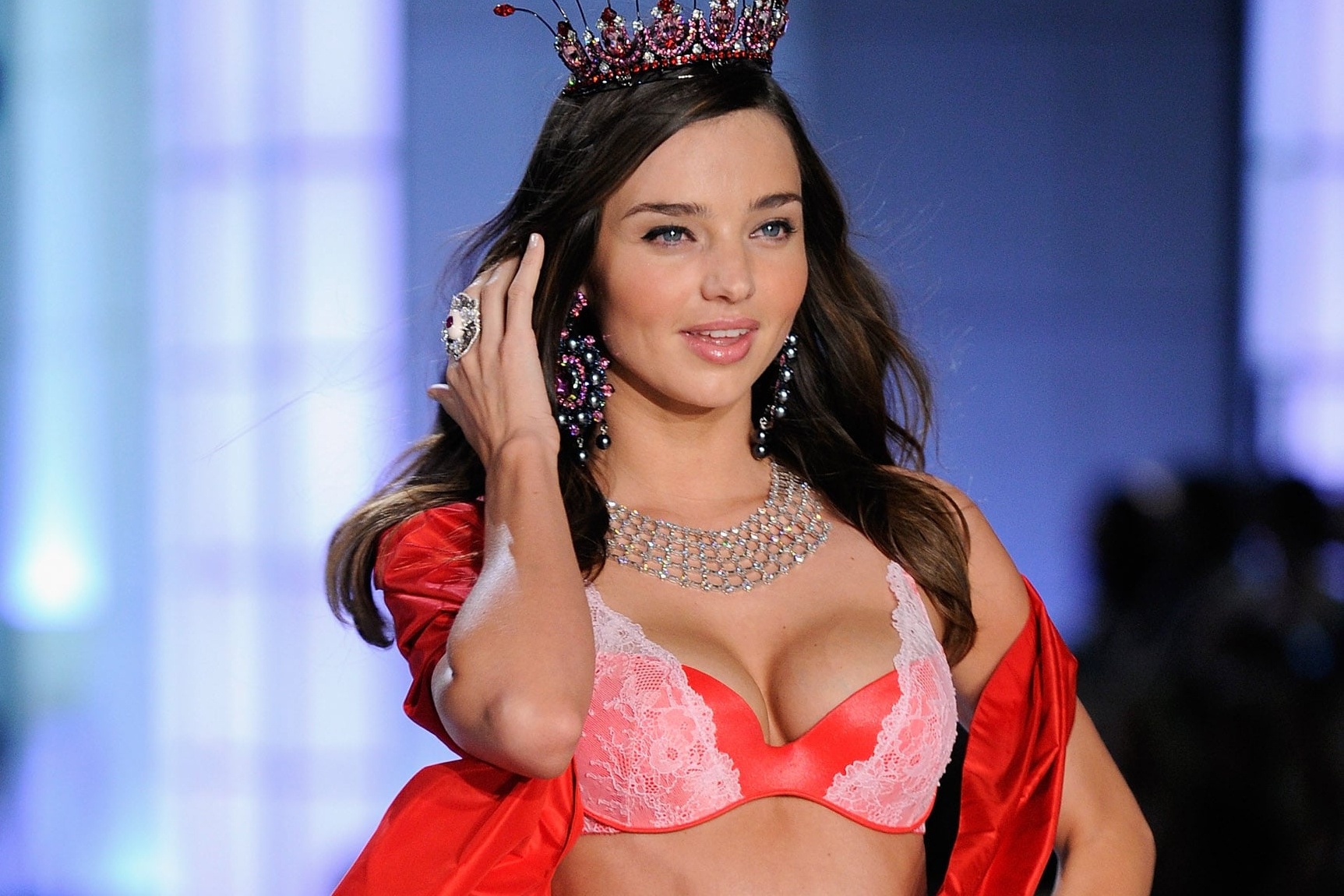 Thien than mot thoi cua de che noi y hinh anh