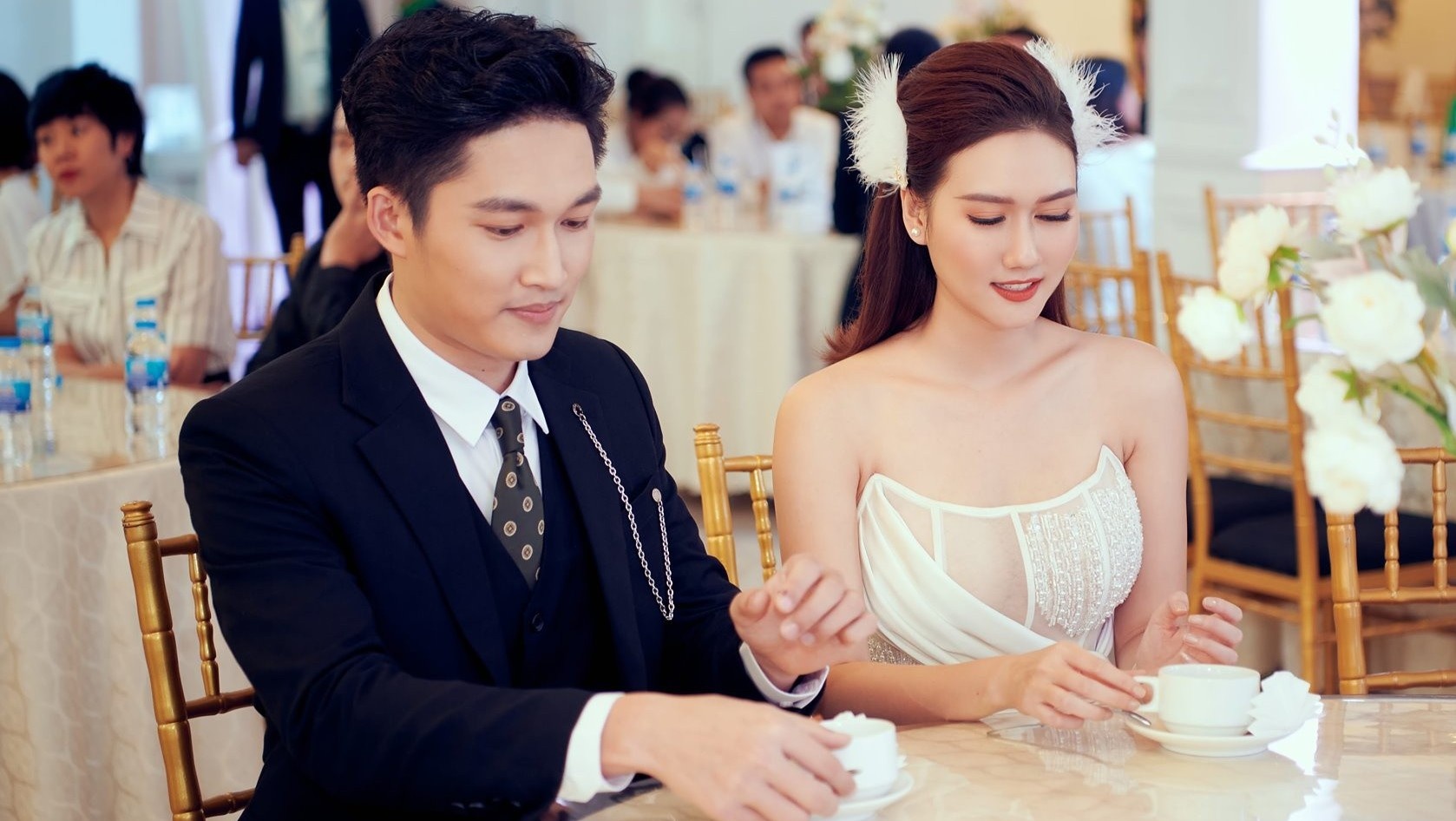 Hinh anh doi lap tren phim va ngoai doi cua Huong Giang hinh anh