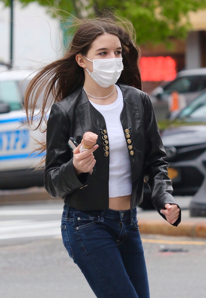 Suri Cruise giản dị ảnh 4 Suri Cruise gian di anh 4