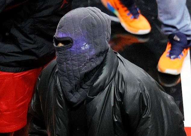 Kanye West trum kin mat di xem bong ro hinh anh