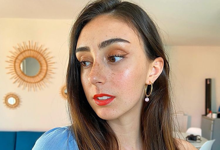 Co gai cao 1,79 m tro thanh Hoa hau Hoa binh Phap 2021 hinh anh