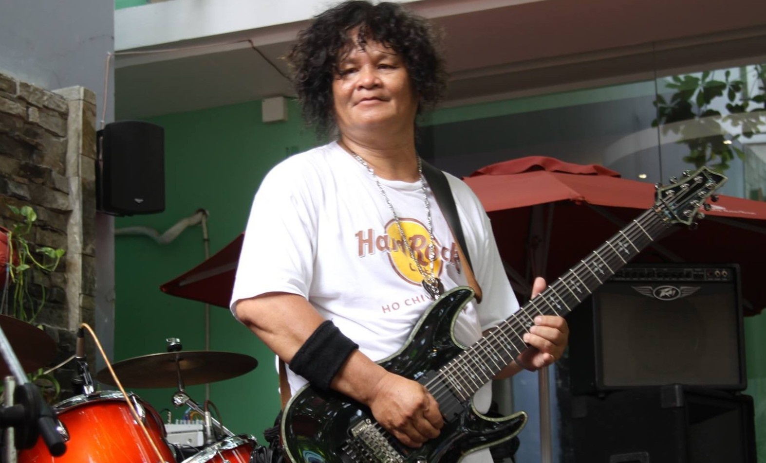 Nghe si Trung Thanh qua doi vi Covid-19 hinh anh