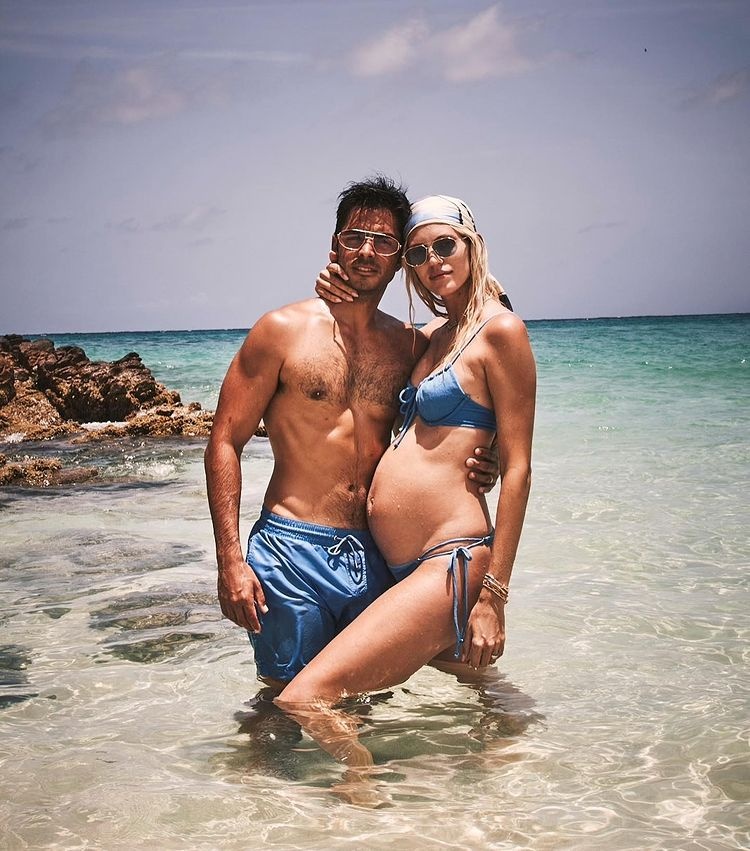 Nguoi mau Devon Windsor mang thai anh 2