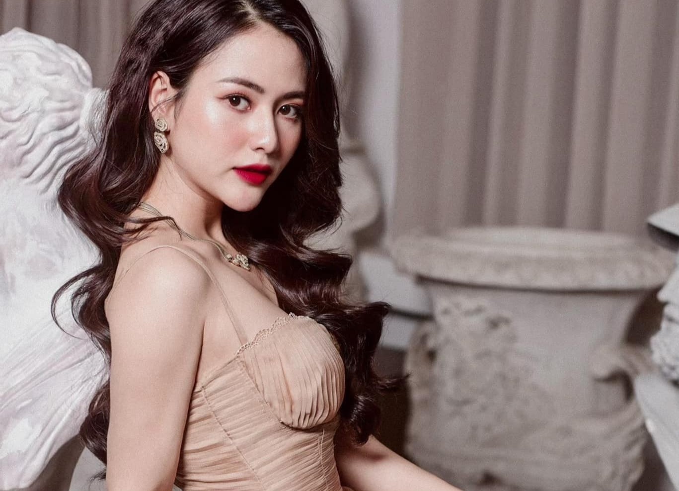 Vai dien kho ua cua sao nu phim 'Huong vi tinh than' hinh anh