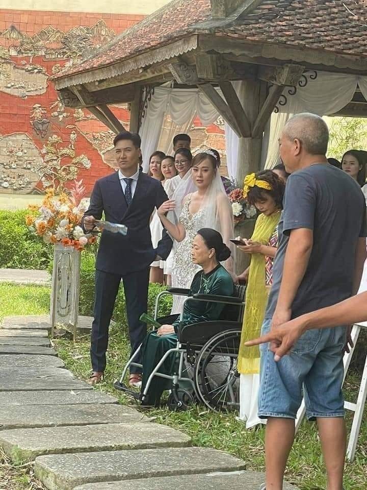 Hương vị tình thân Phương Oanh Mạnh Trường ảnh 2 Huong vi tinh than Phuong Oanh Manh Truong anh 2