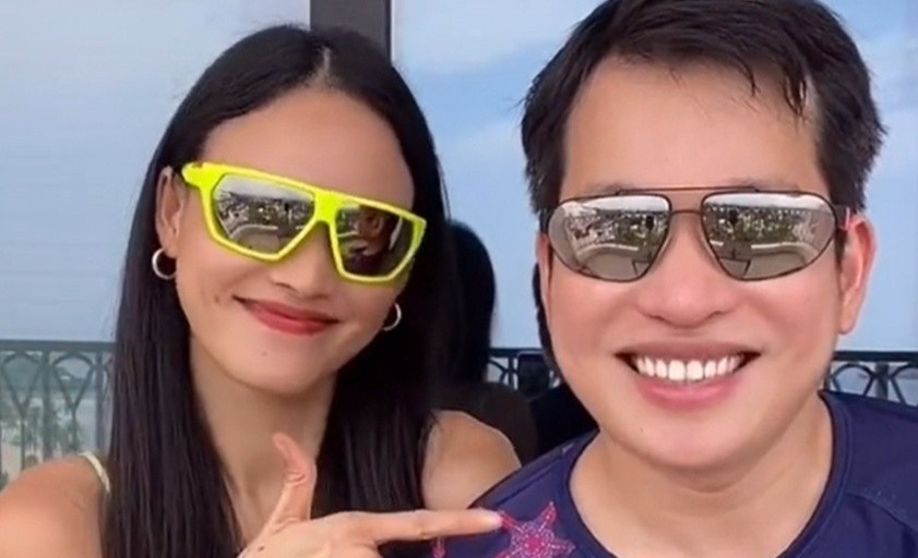 Tuyet Lan dang anh ben ban trai hinh anh