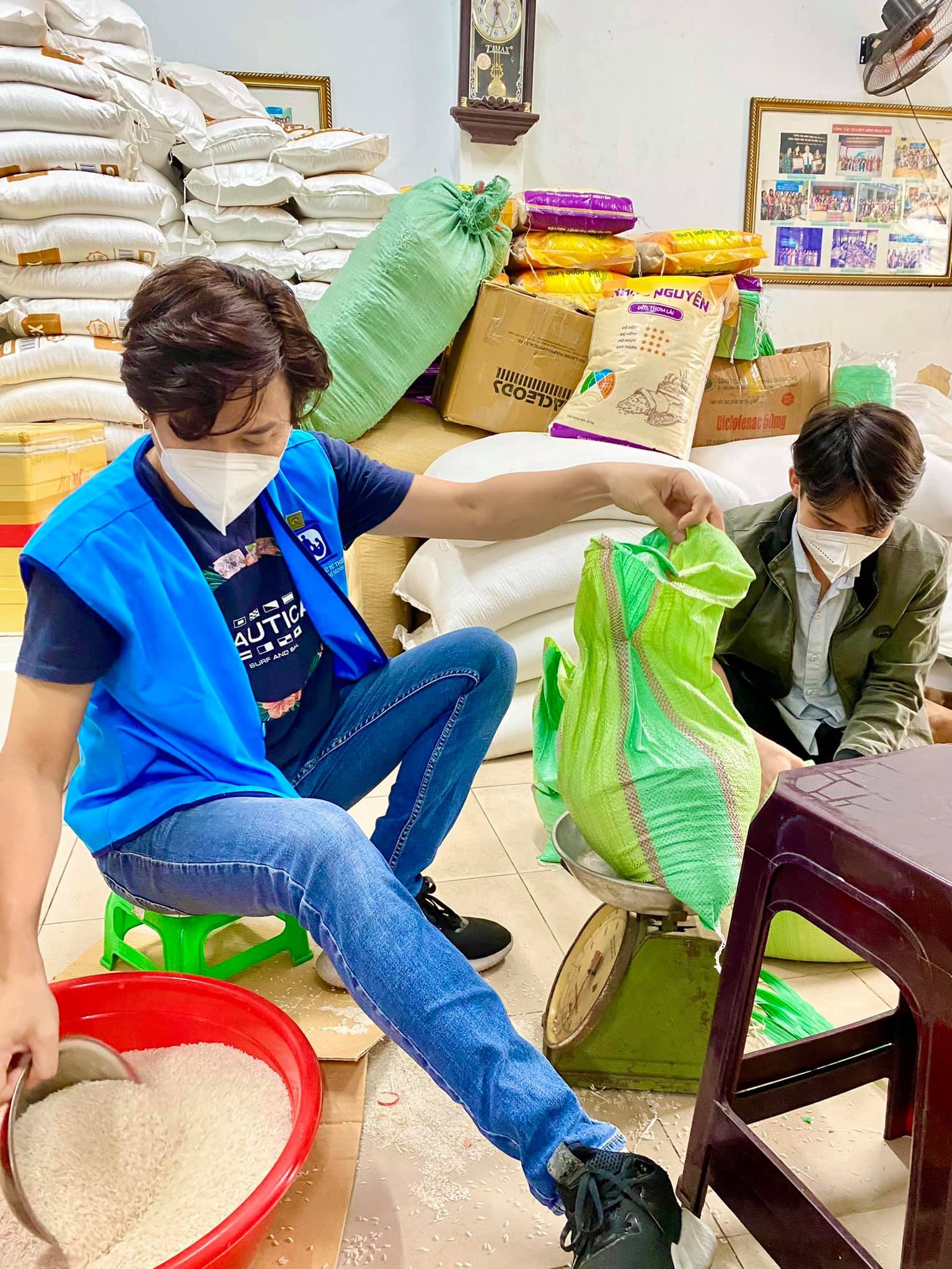 Diễn viên Hòa Hiệp từ thiện mùa dịch ảnh 3 Dien vien Hoa Hiep tu thien mua dich anh 3