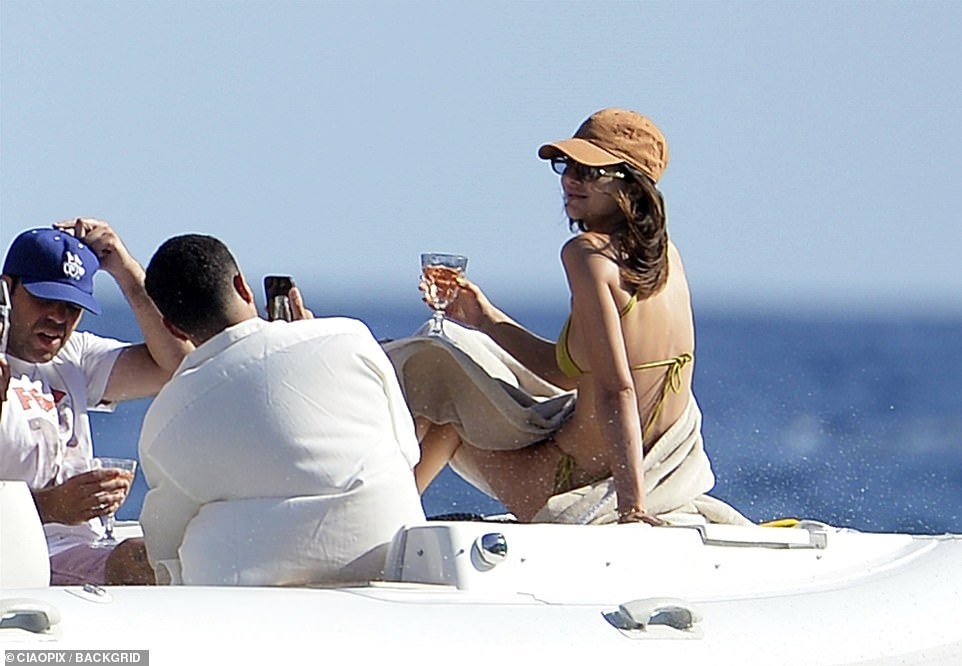 Kendall Jenner bạn trai Devin Booker ảnh 2 Kendall Jenner ban trai Devin Booker anh 2