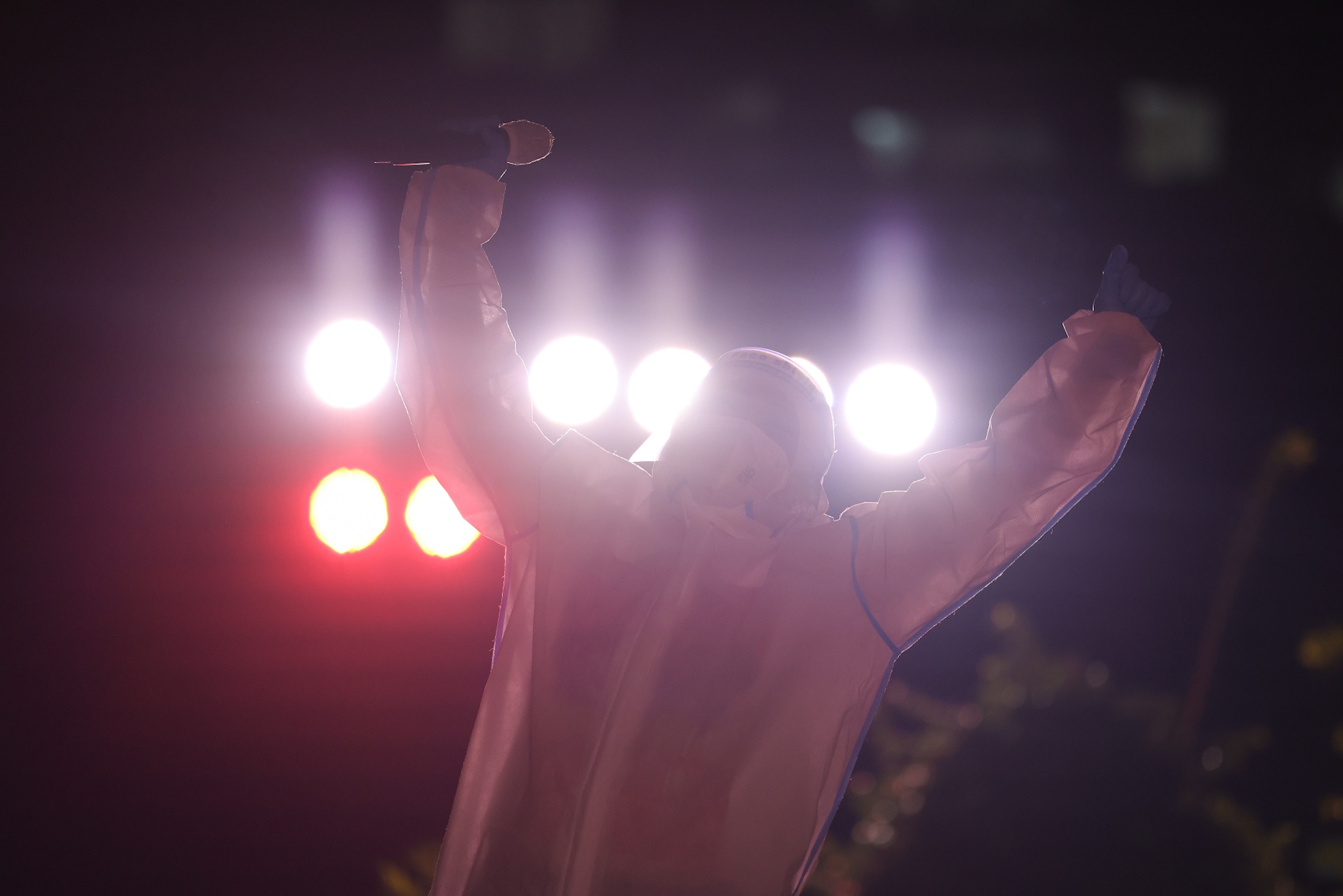 nghe si hat o benh vien da chien anh 10