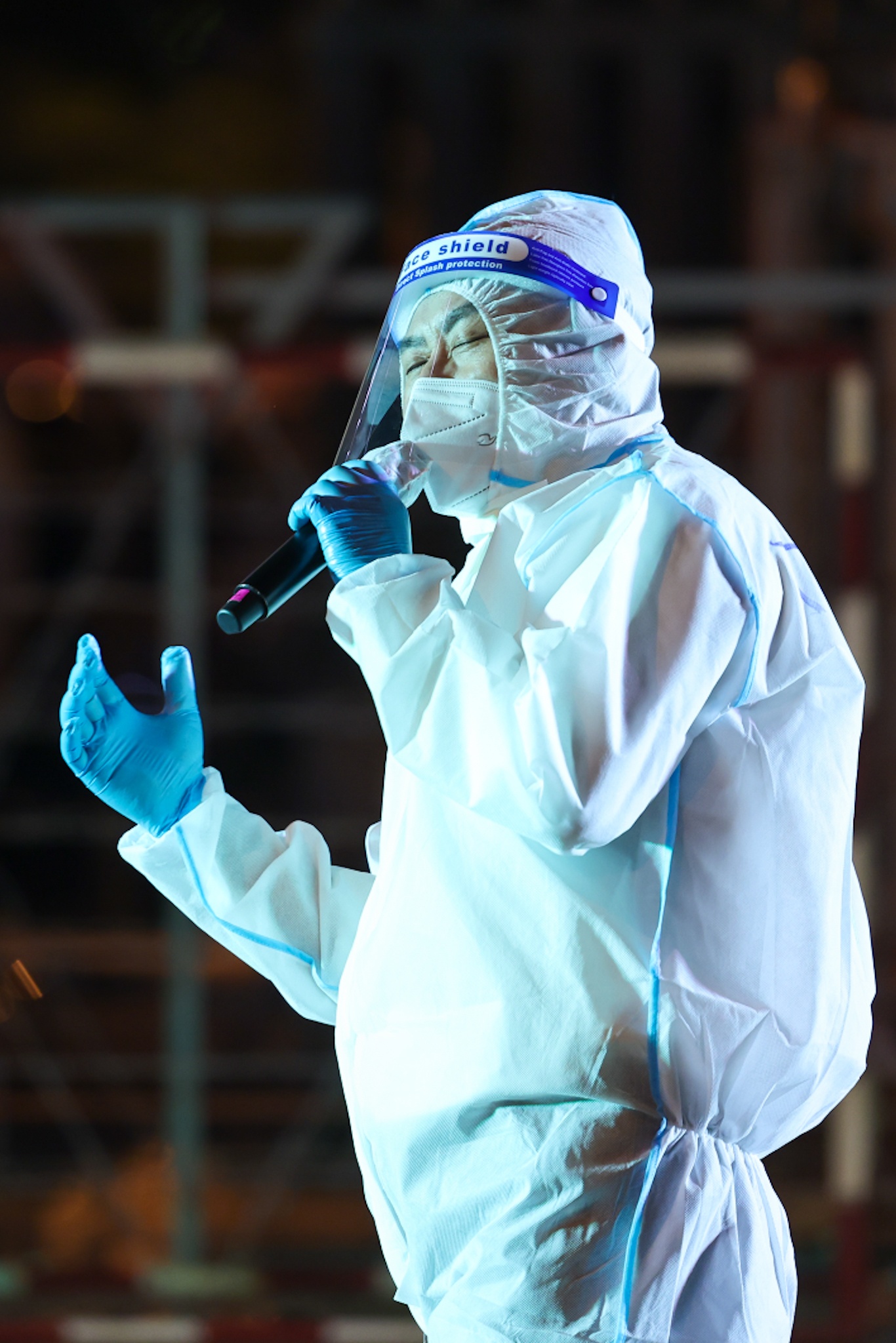 nghe si hat o benh vien da chien anh 5