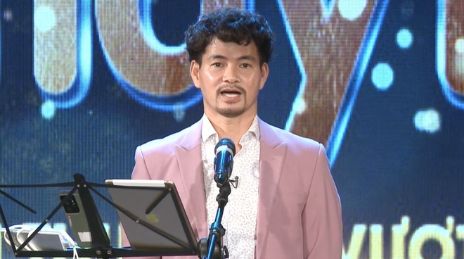 San khau khong co khan gia cua nghe si Viet hinh anh