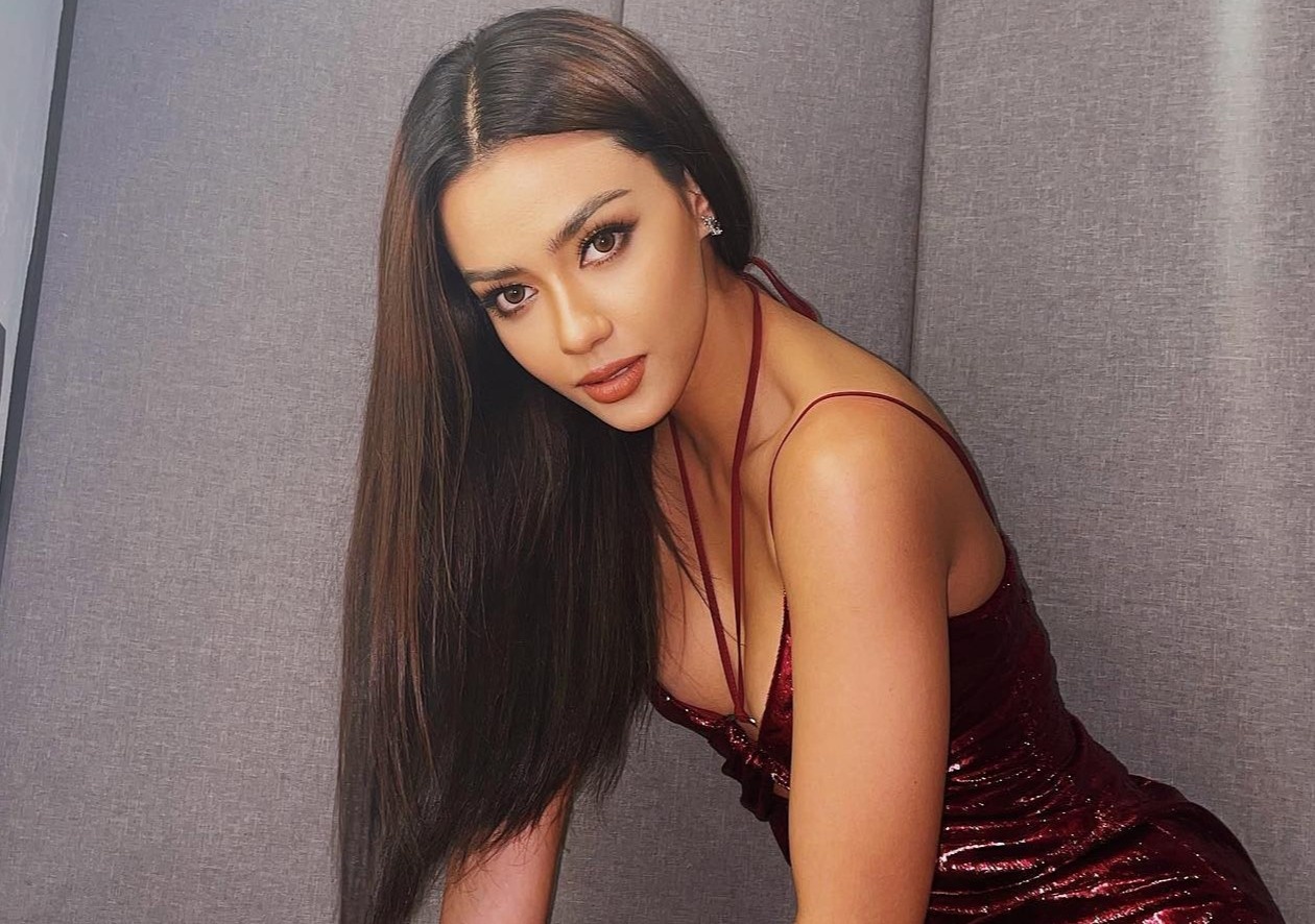 5 hoa hau tranh giai ve dep vuot thoi gian hinh anh