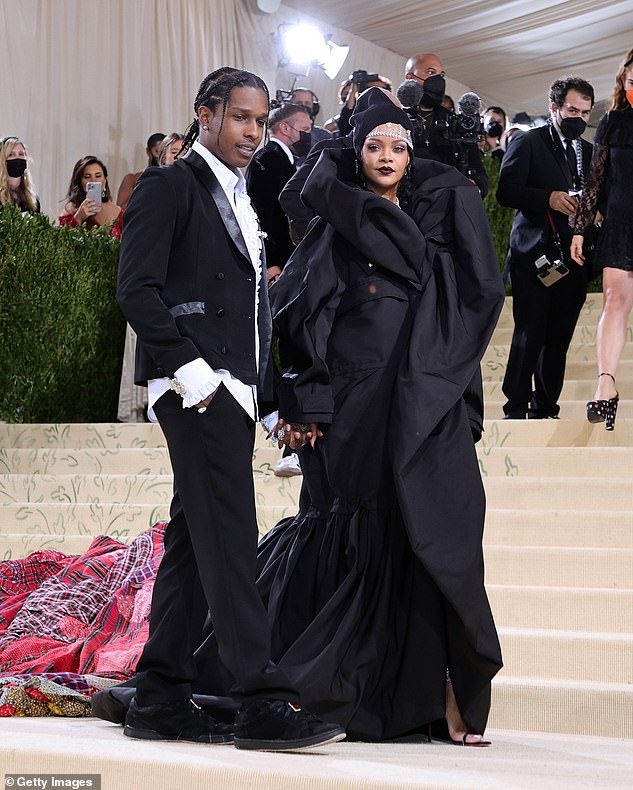 Met gala 2021 Rihanna ảnh 4 Met gala 2021 Rihanna anh 4