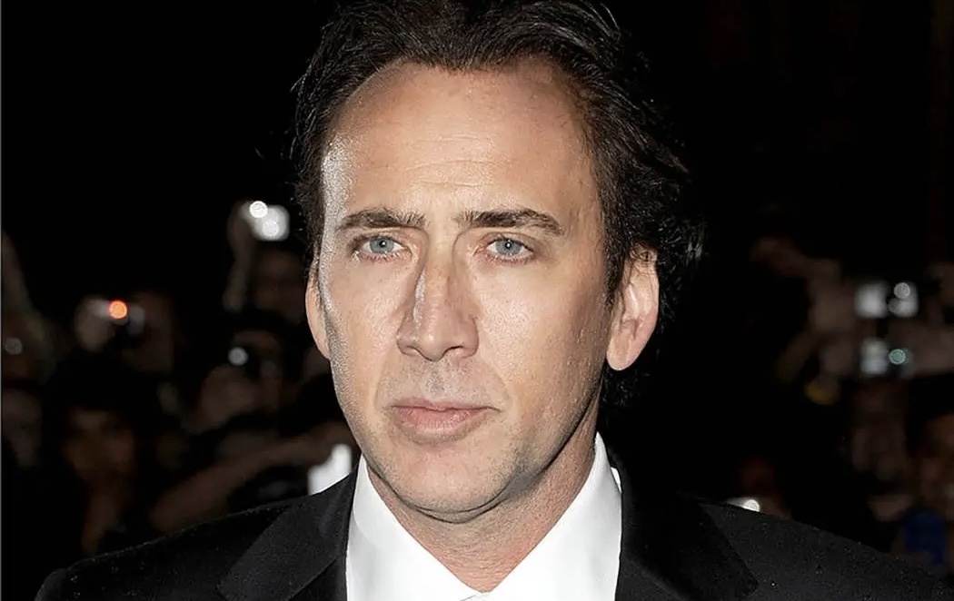 Tai tu Nicolas Cage bi duoi khoi nha hang vi say xin hinh anh