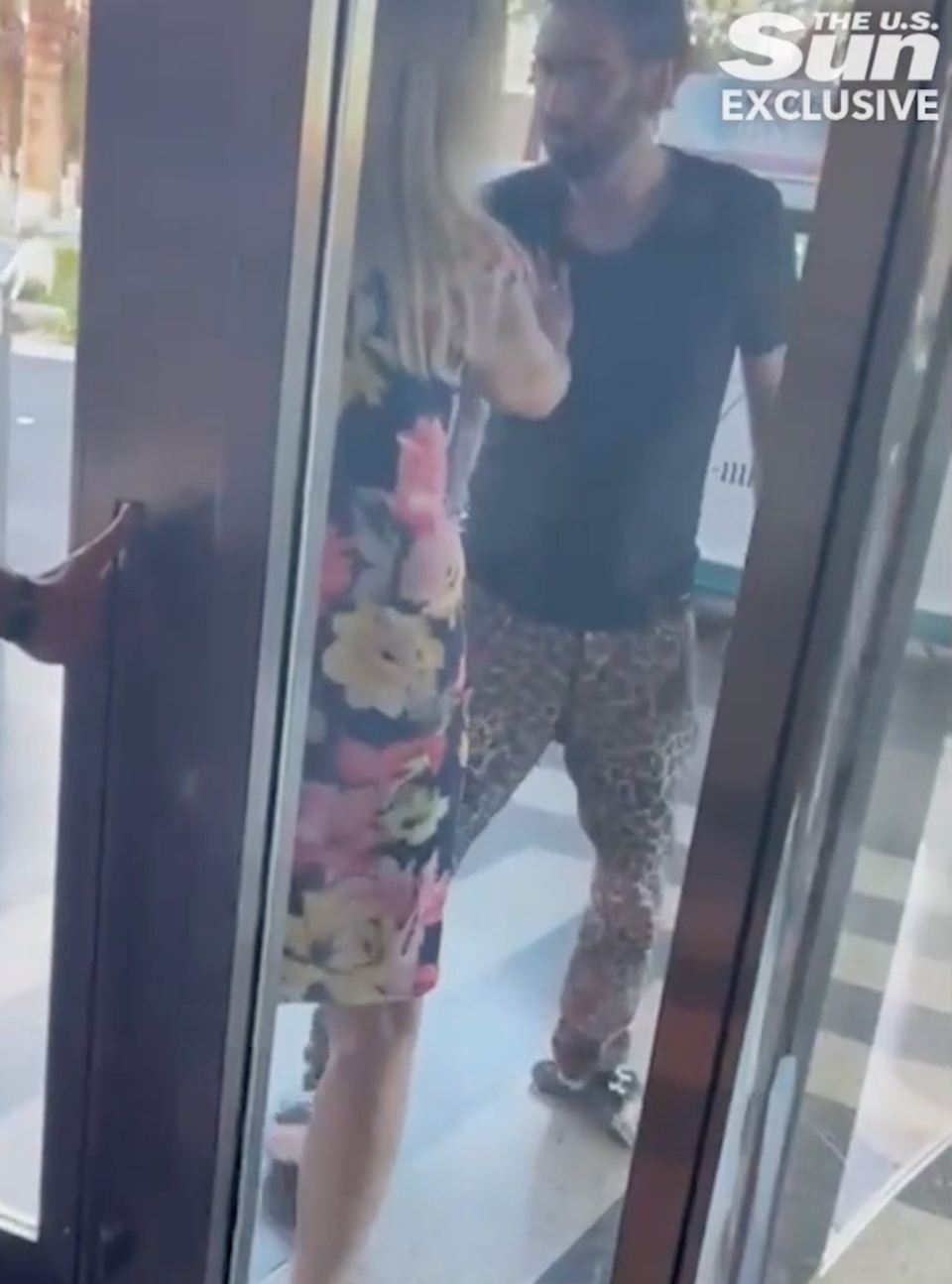 Nicolas Cage say xin anh 2