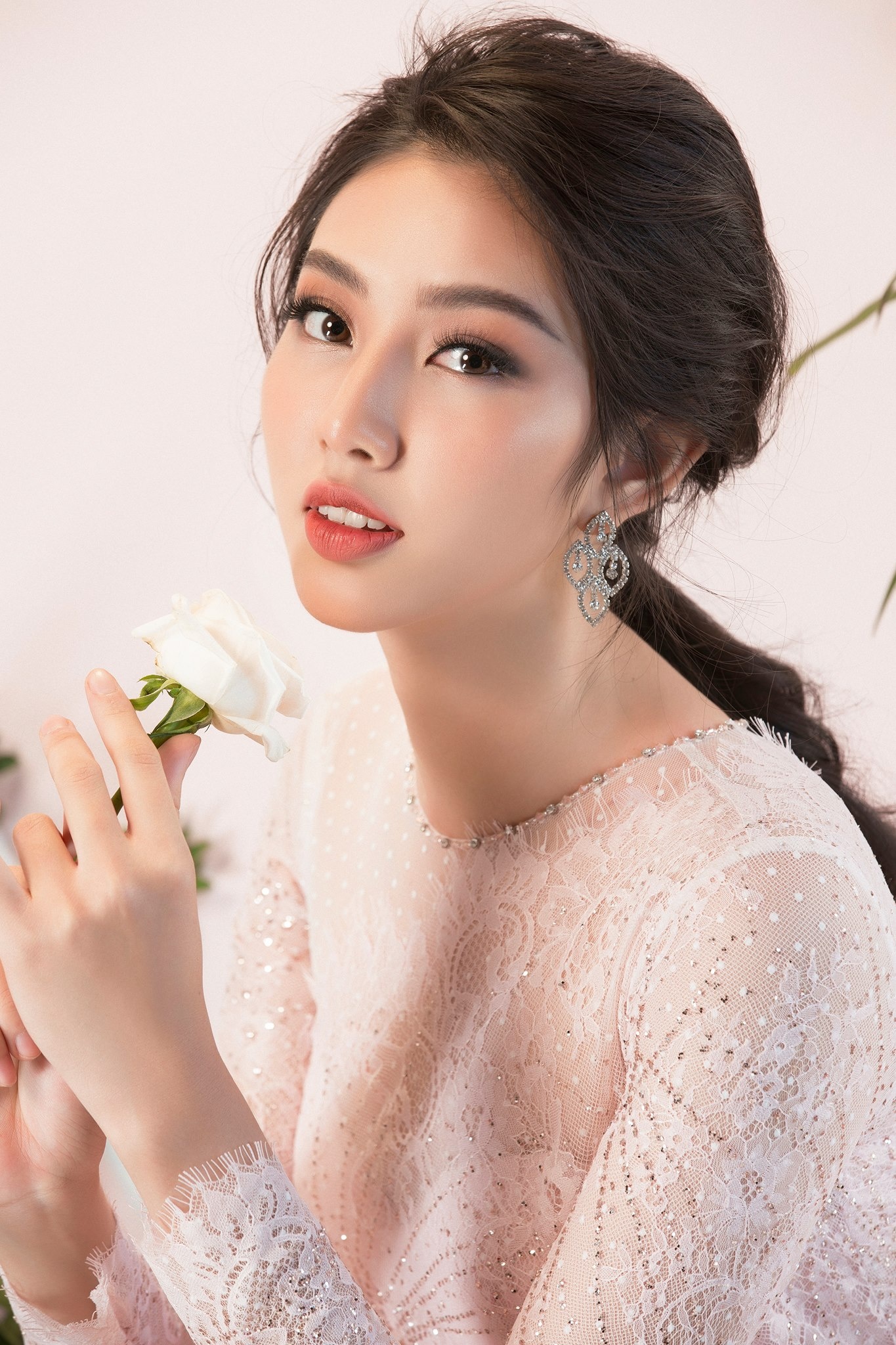 Nguoi dep Viet thi quoc te Kim Duyen Do Thi Ha anh 25