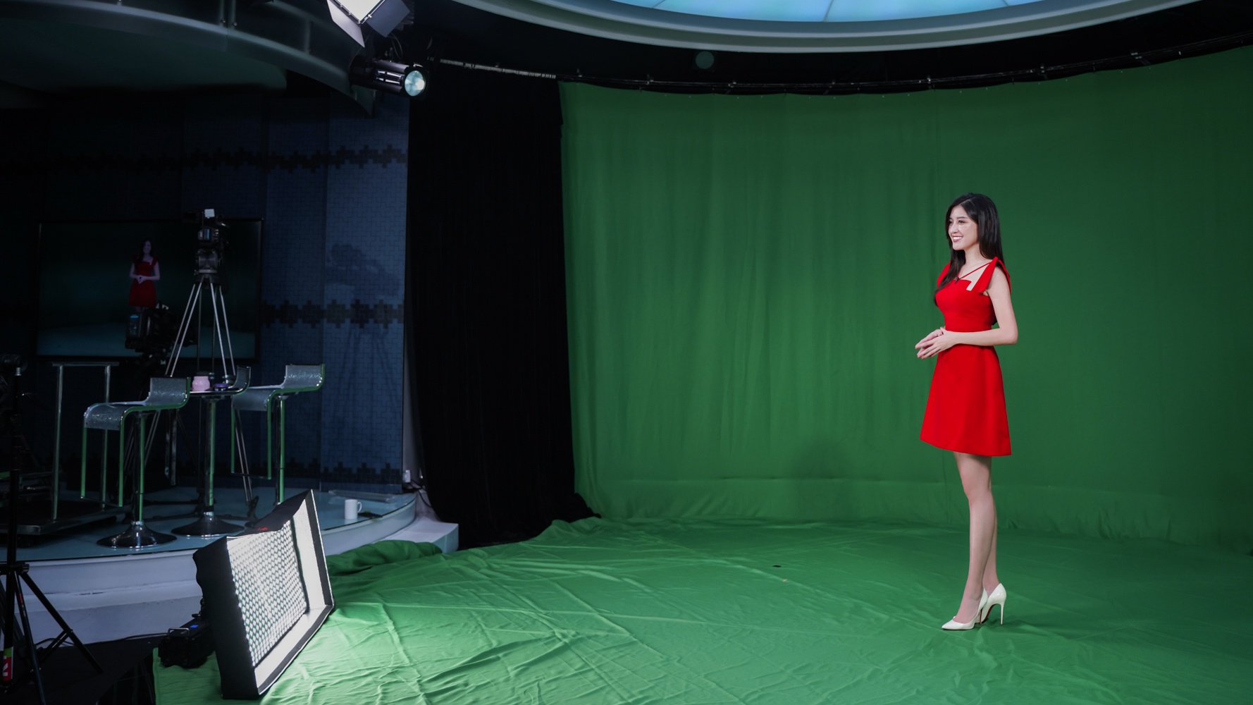 A hau Huyen My MC the thao anh 10