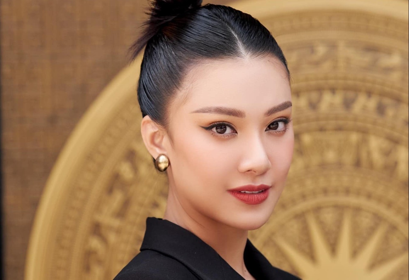 H'Hen Nie khuyen Kim Duyen khong nen noi chem tieng Anh va tieng Viet hinh anh