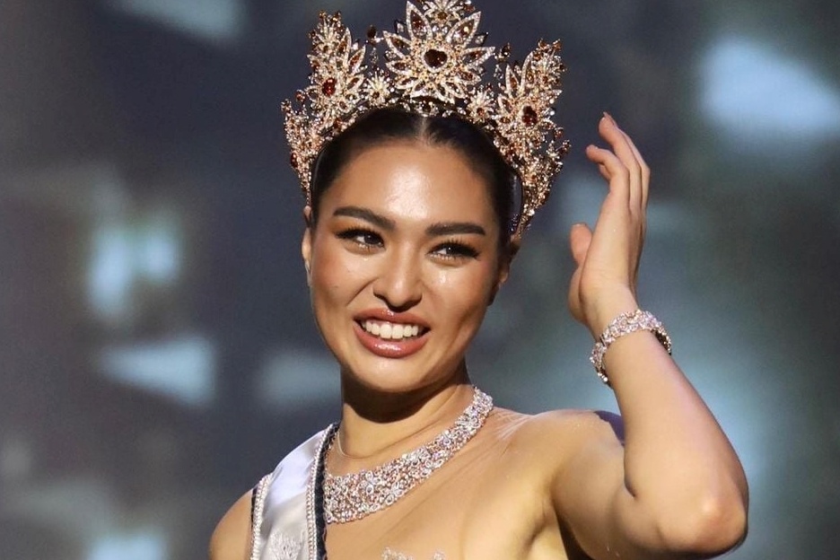 Co gai cao 1,83 m dang quang Hoa hau Hoan vu Thai Lan 2021 hinh anh