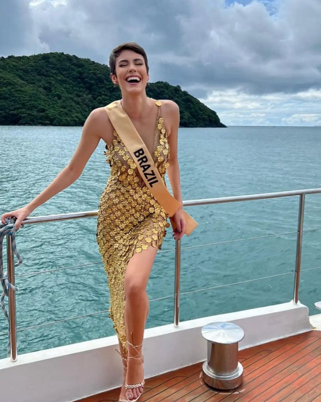 Hoa hau Hoa binh Quoc te 2021 Thuy Tien anh 10