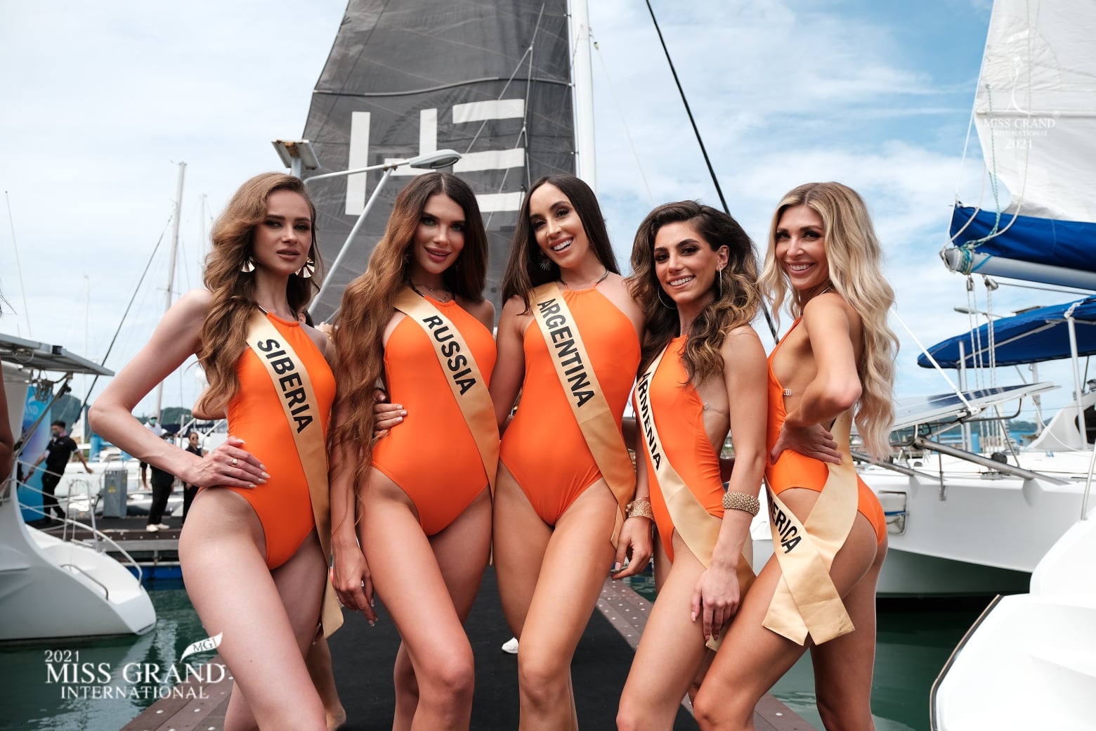 Hoa hau Hoa binh Quoc te 2021 Thuy Tien anh 10