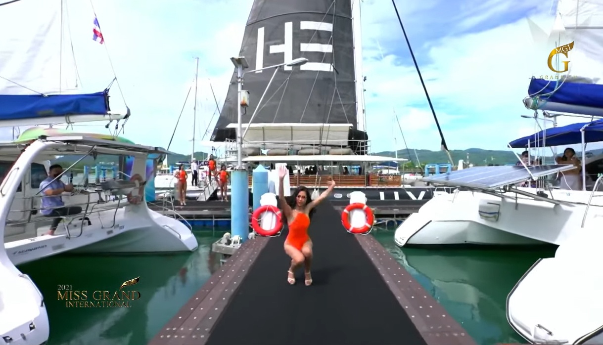 Hoa hau Hoa binh Quoc te 2021 Thuy Tien anh 4