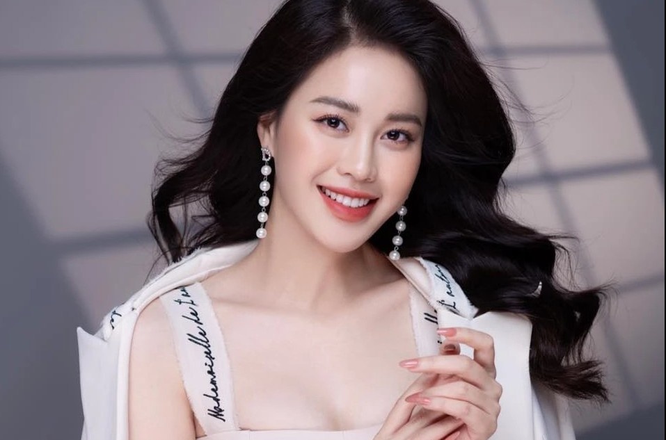 MC Mai Phuong duoc ban trai cau hon hinh anh