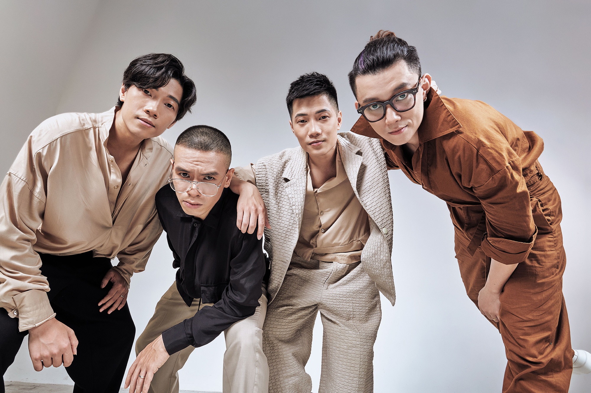 OPlus Bay di trong ban mai album anh 1