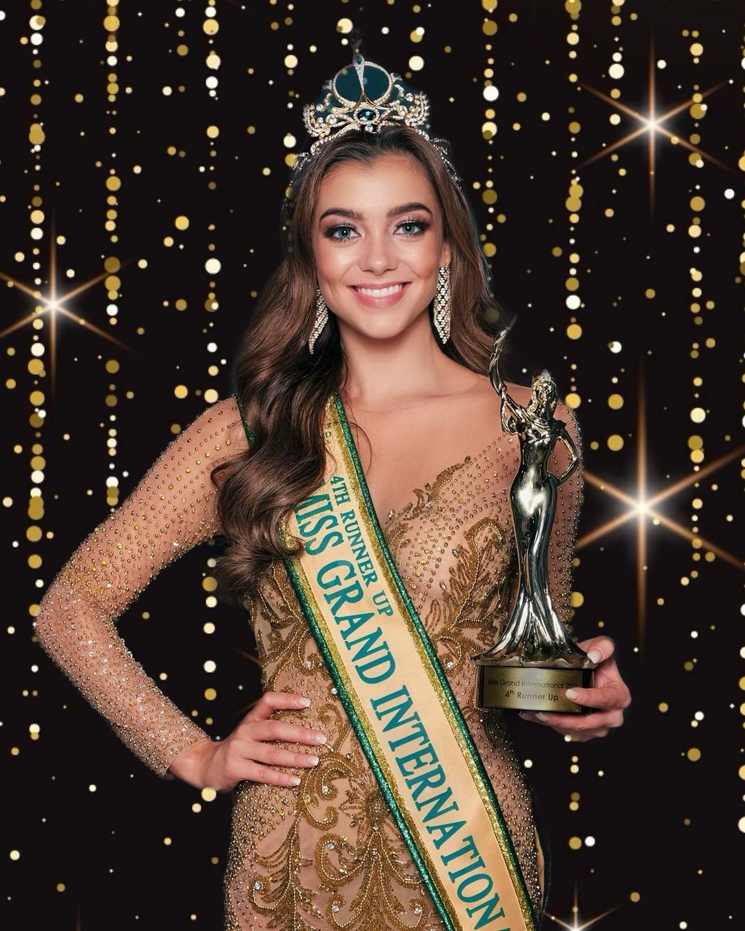 Hoa hau Hoa binh 2021 Thuy Tien anh 2