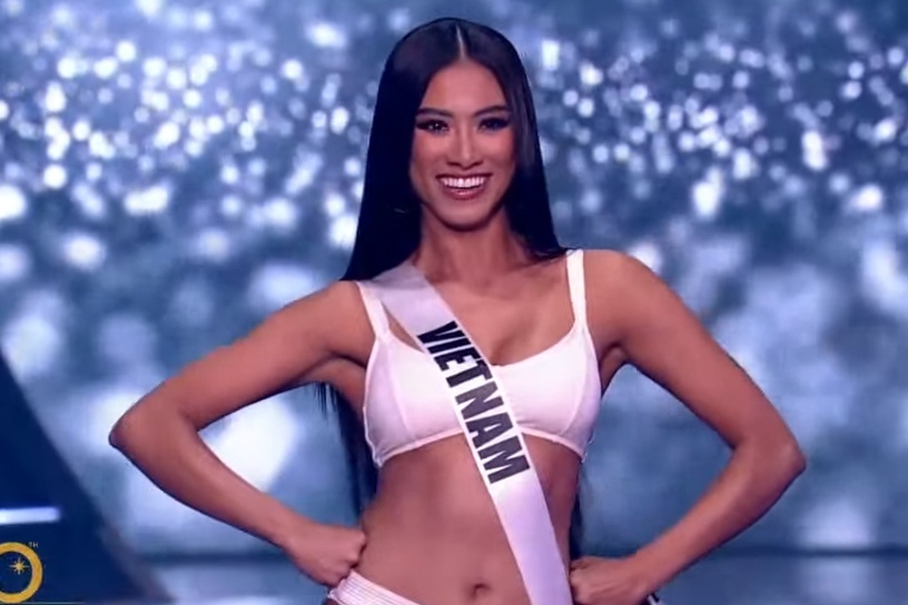 Kim Duyen goi cam khi dien ao tam o Hoa hau Hoan vu 2021 hinh anh