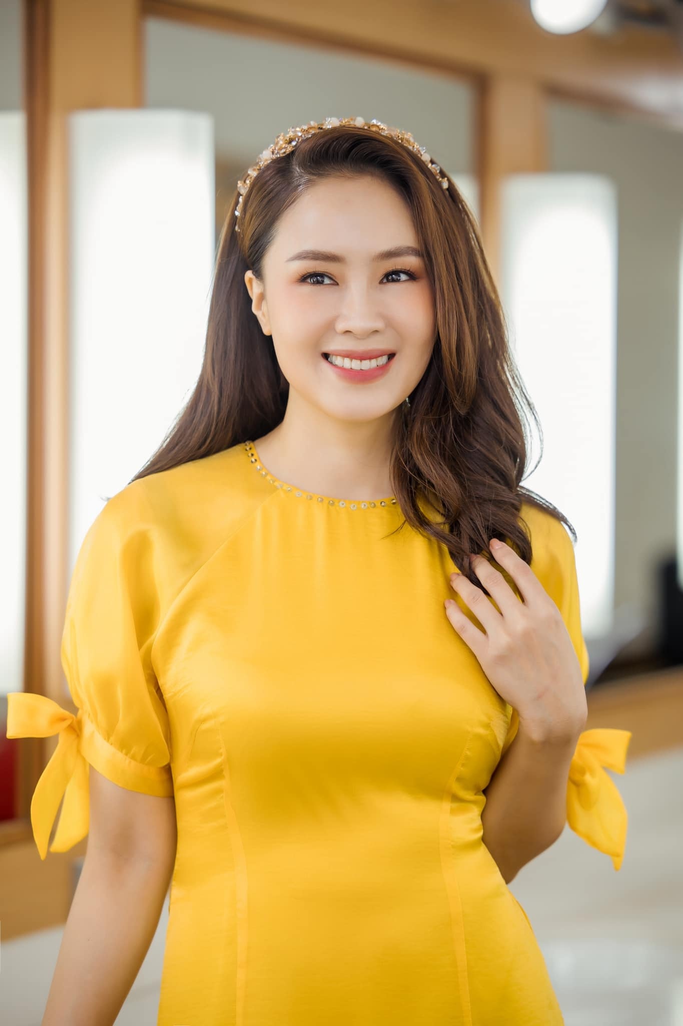 Hồng Diễm Mạnh Trường giải VTV Awards 2021 ảnh 1 Hong Diem Manh Truong giai VTV Awards 2021 anh 1