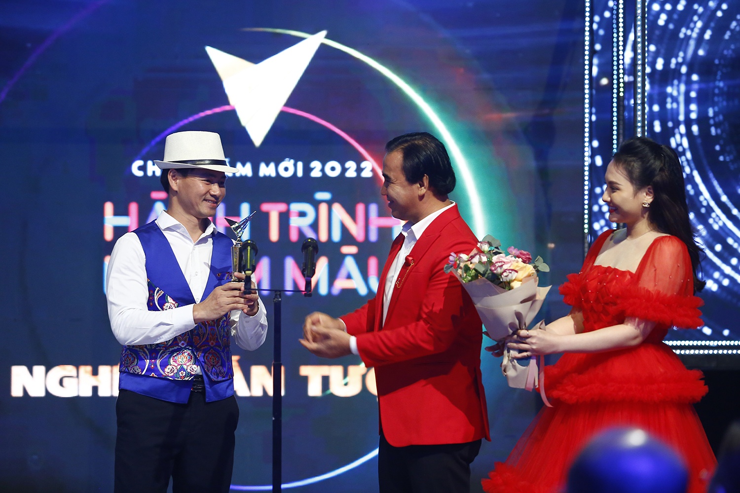Hồng Diễm Mạnh Trường giải VTV Awards 2021 ảnh 5 Hong Diem Manh Truong giai VTV Awards 2021 anh 5