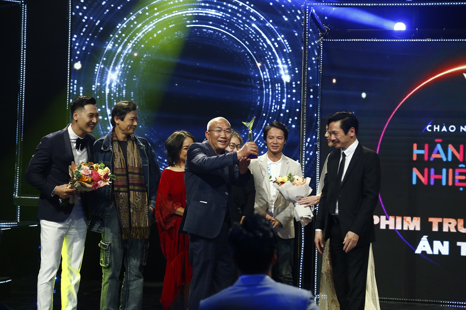 Hồng Diễm Mạnh Trường giải VTV Awards 2021 ảnh 6 Hong Diem Manh Truong giai VTV Awards 2021 anh 6