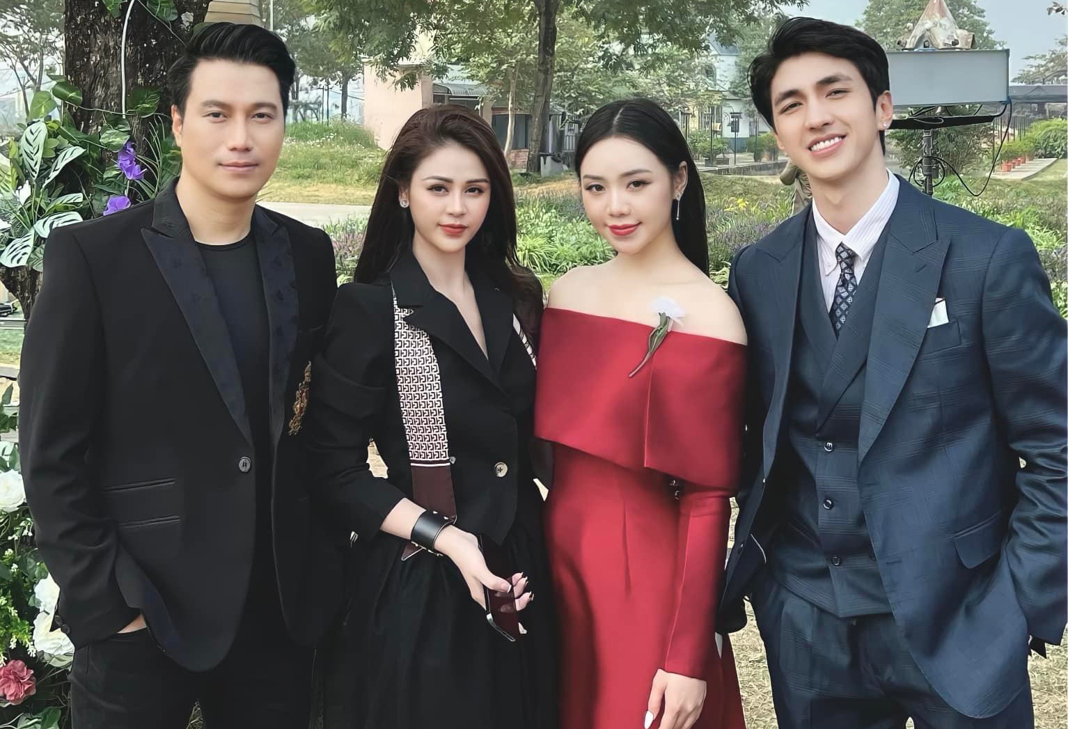 Dien vien truyen hinh Viet hoi ngo hinh anh