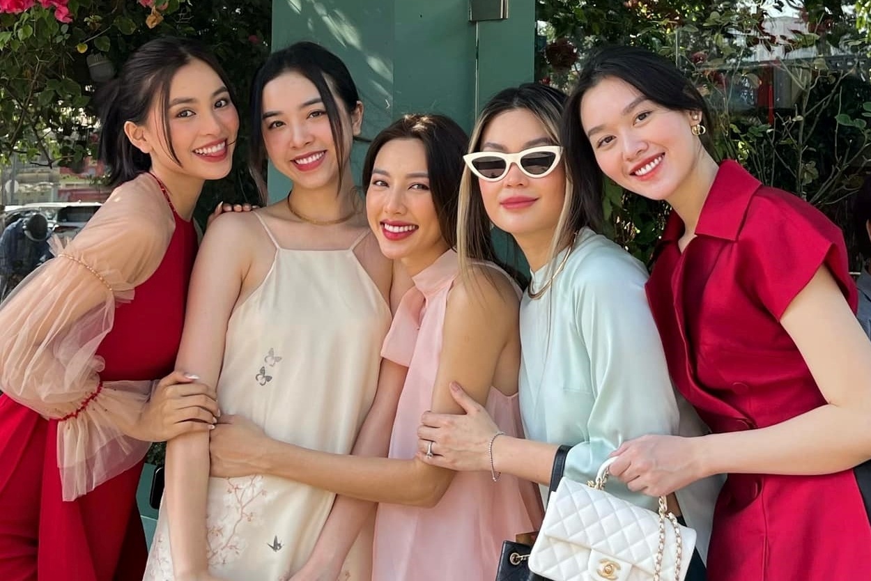 Hoa hau Tieu Vy, Thuy Tien hoi ngo dip dau nam hinh anh