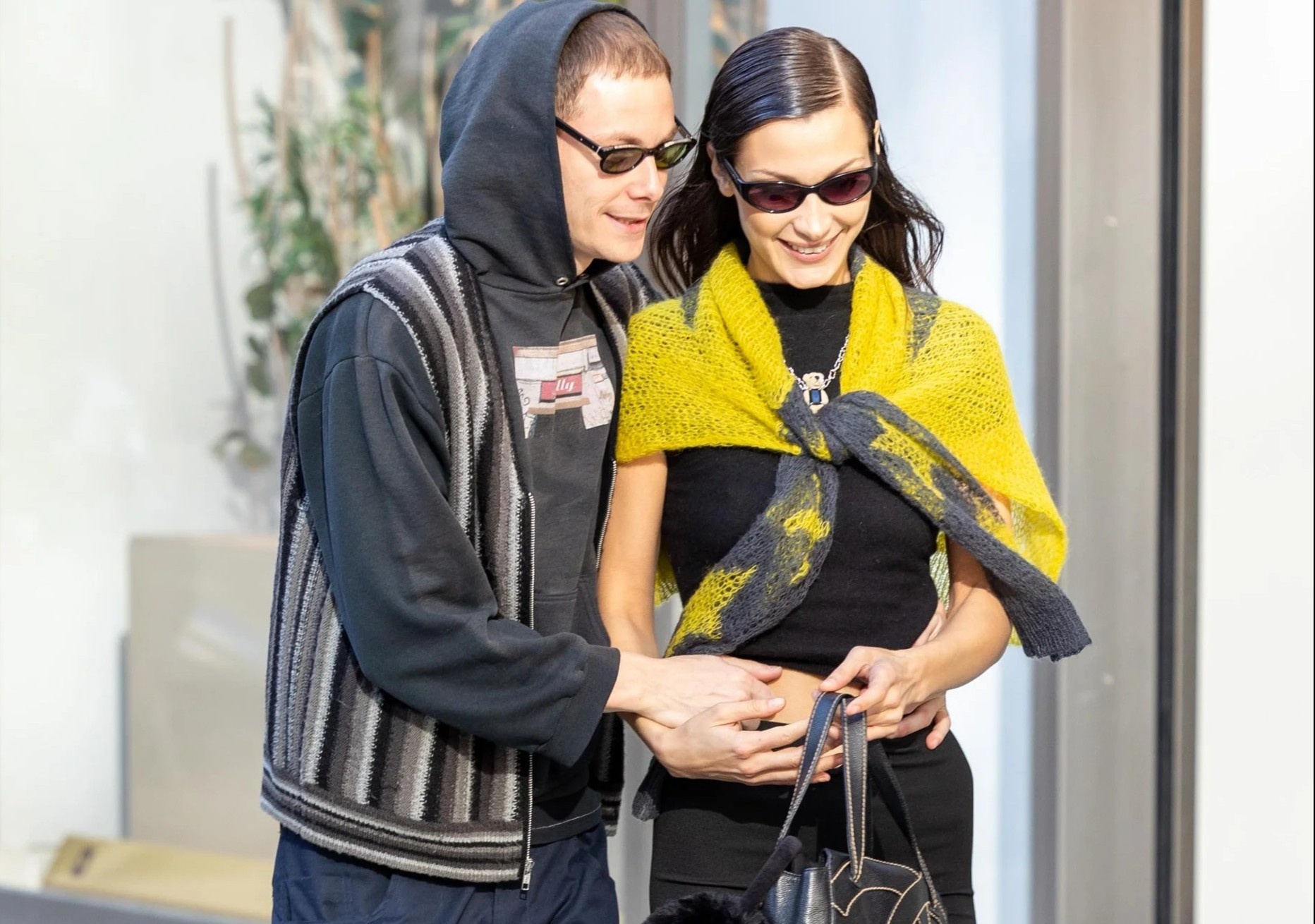 Bella Hadid den Milan Fashion Week cung ban trai hinh anh