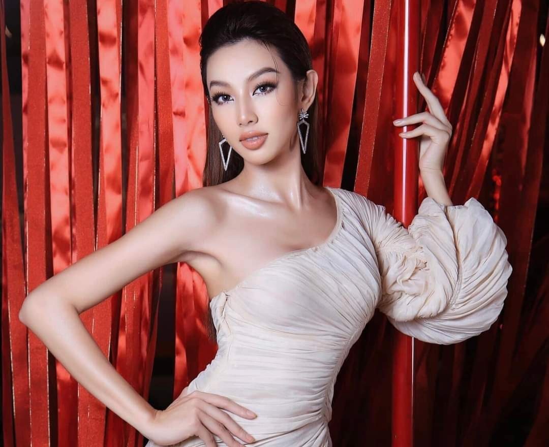 Thuy Tien mac Covid-19 sau khi den Thai Lan hinh anh