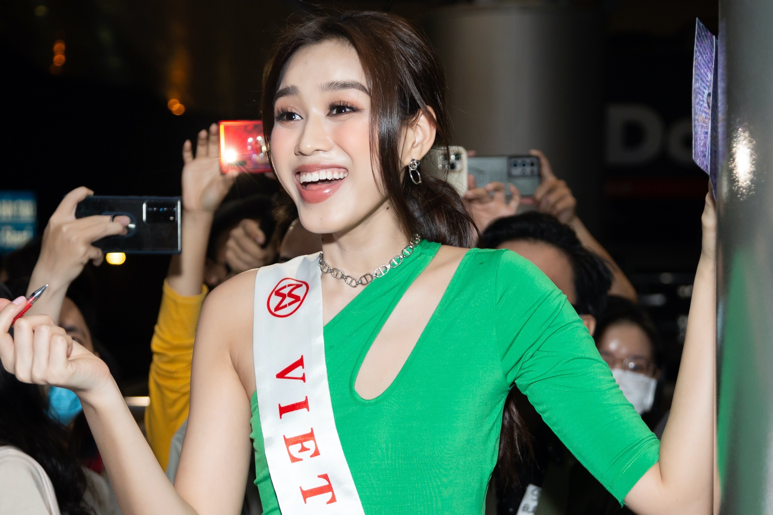 Do Thi Ha toi Puerto Rico thi chung ket Miss World hinh anh