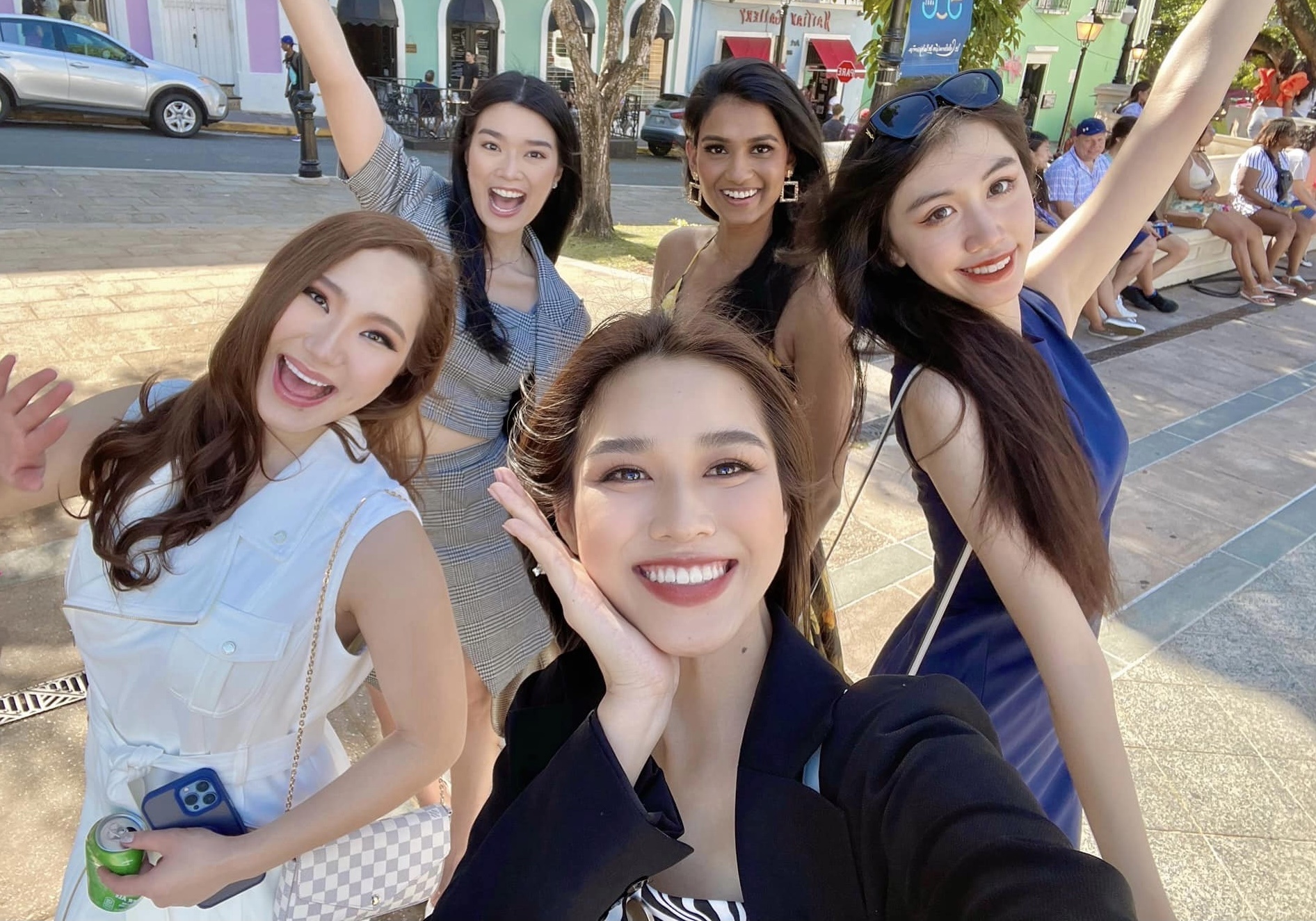 Do Thi Ha va thi sinh Hoa hau The gioi hoat dong tai Puerto Rico hinh anh