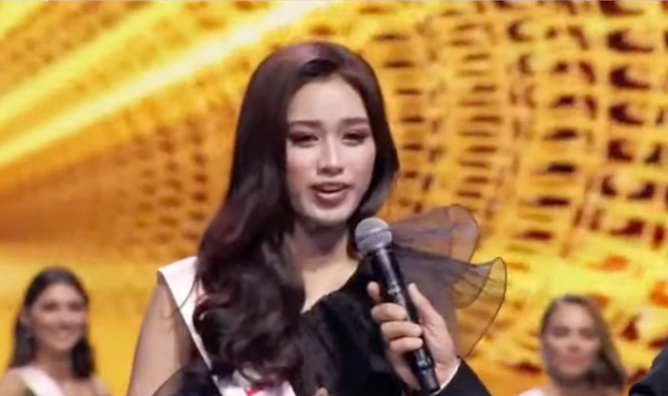 Do Thi Ha da doan dung nguoi dep Ba Lan va Bo Bien Nga dang quang hinh anh