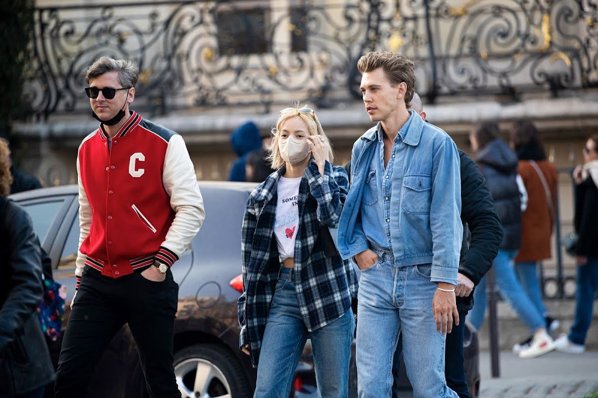 Lisa dao pho Paris anh 1