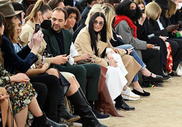 Demi Moore hen ho anh 2