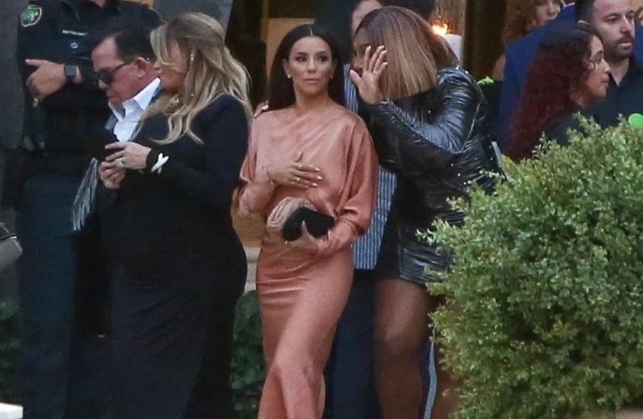 Dan khach moi den biet thu du cuoi Brooklyn Beckham hinh anh